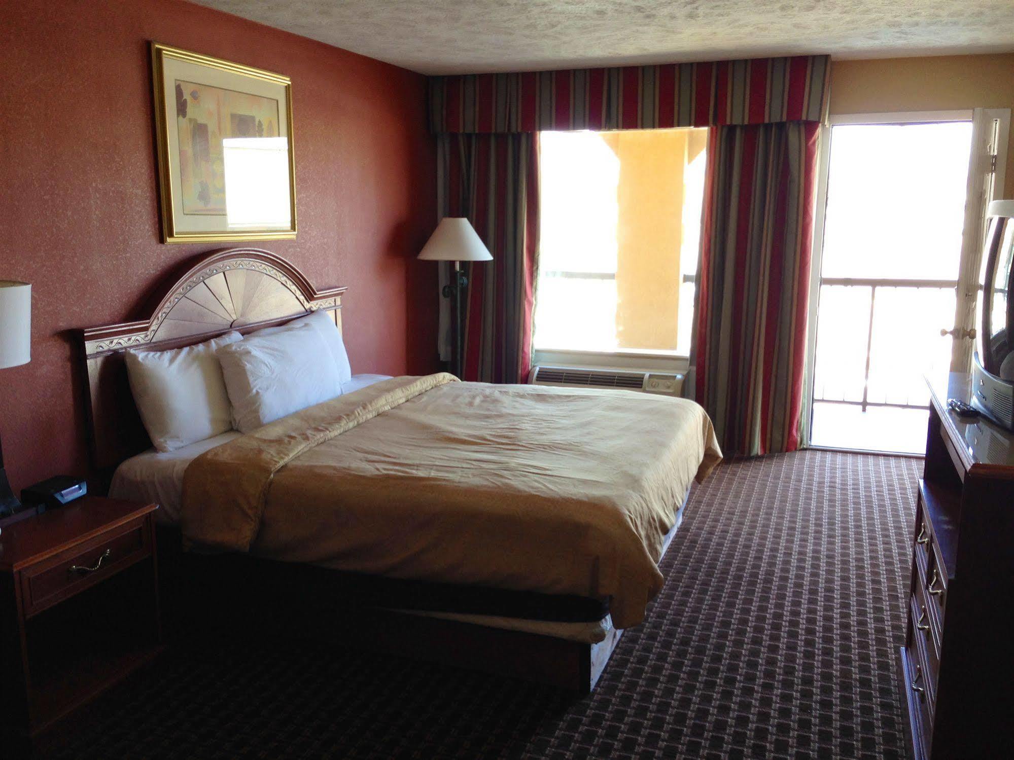 Econo Lodge Sevierville-Pigeon Forge On The River Exterior foto